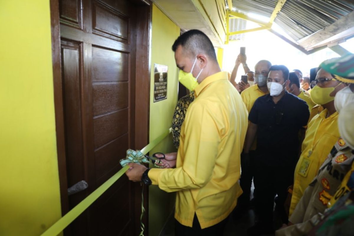 7 rumah warga di Sibolga dan Tapteng dibedah, Musa Rajekshah: Golkar hadir dalam kesusahan masyarakat