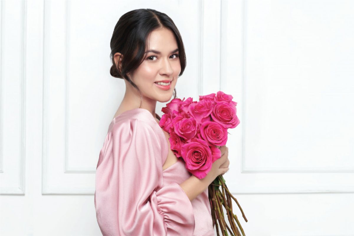 Definisi Cewek Mahal! Intip Gaya Raisa Kenakan Tas Louis Vuitton