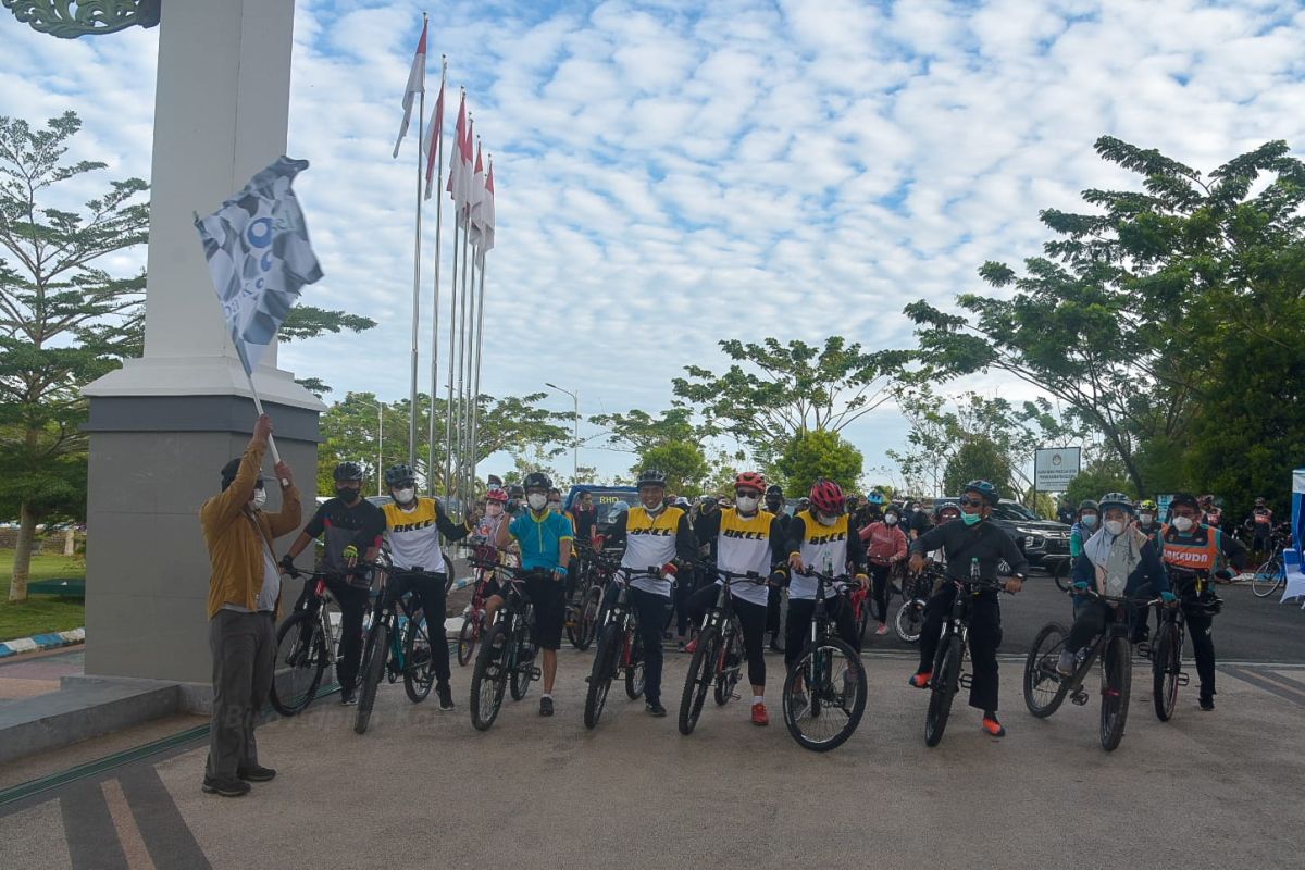 Paman Birin lepas peserta Fun Bike menuju Kiram Park