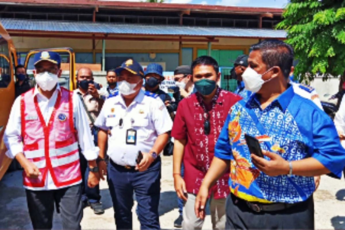 Menhub Budi Karya mengapresiasi para sopir bus PON XX Papua