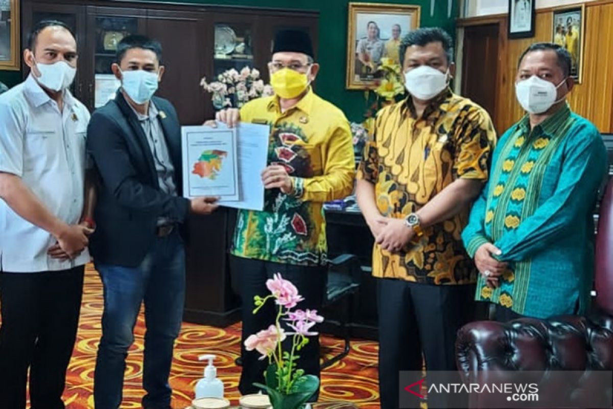 Panitia pemekaran Kambatanglima serahkan berkas ke Bupati Kotabaru