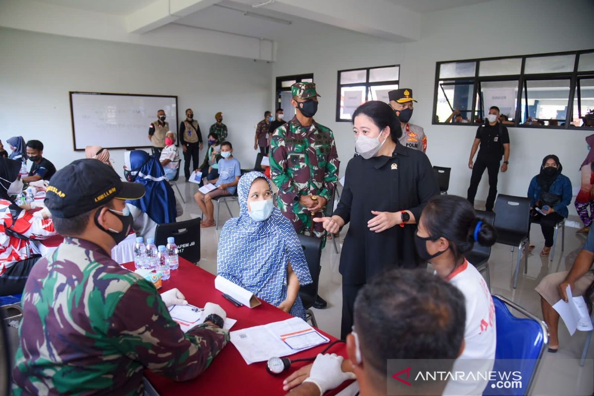 Camat Cengkareng kejar target vaksinasi 80 persen capai zona hijau