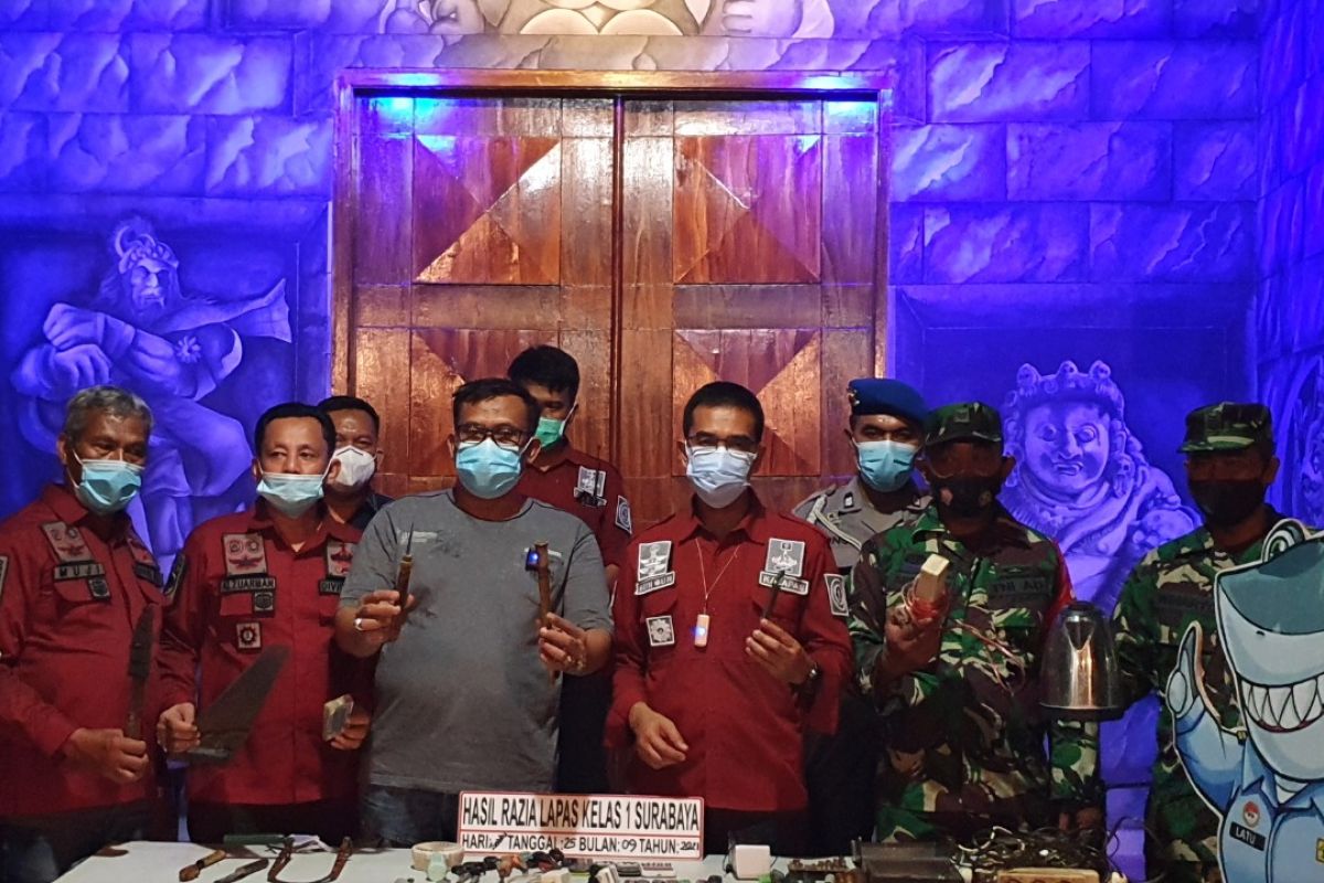 Razia Lapas Surabaya temukan senjata tajam rakitan