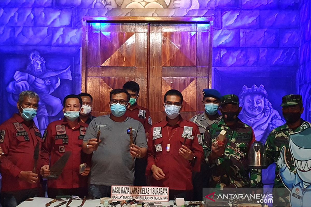 Razia LP Surabaya temukan senjata tajam rakitan