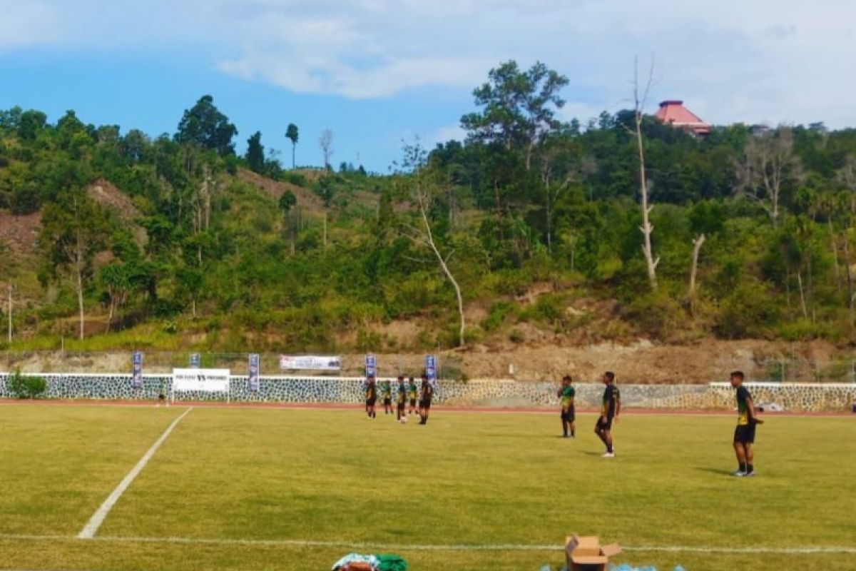 PON Papua: Tim Sepak bola Sumut uji coba Lapangan Stadion Mahacandra Jayapura