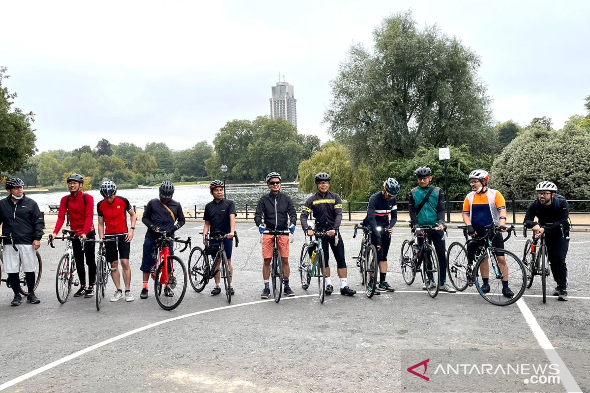 Komunitas pesepeda RI di London sambangi kota Oxford untuk galang dana