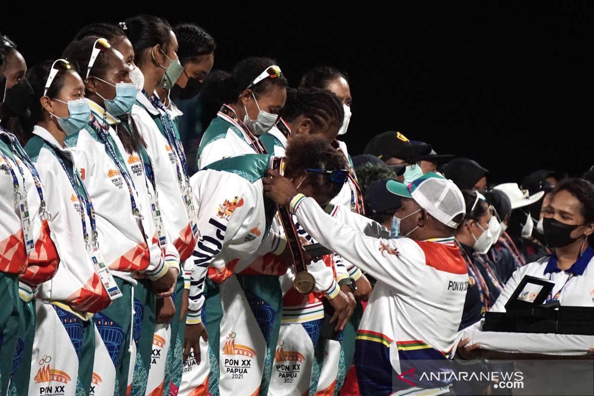 Gubernur Papua bersukacita atas emas dari tim kriket putri