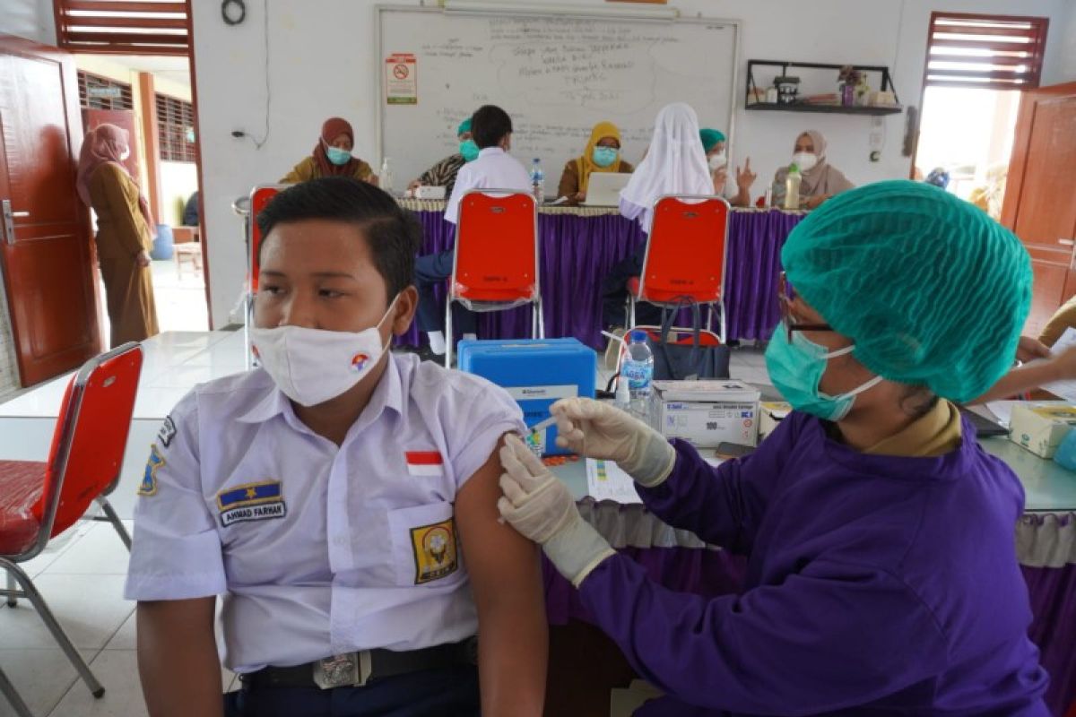 1.000 pelajar SMP di Medan divaksinasi jelang pembelajaran tatap muka