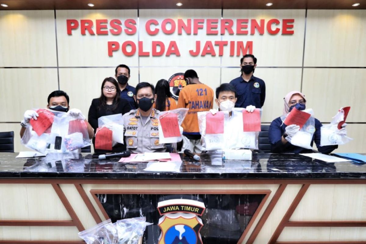 Polisi Jatim ringkus pasangan kekasih pengedar sabu jaringan Malaysia