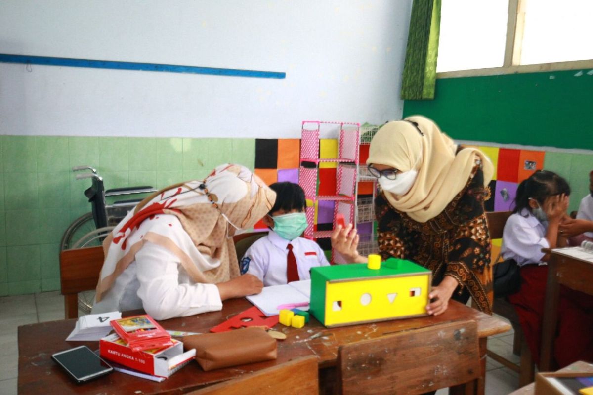 Bunda Fey pantau kegiatan pembelajaran tatap muka terbatas