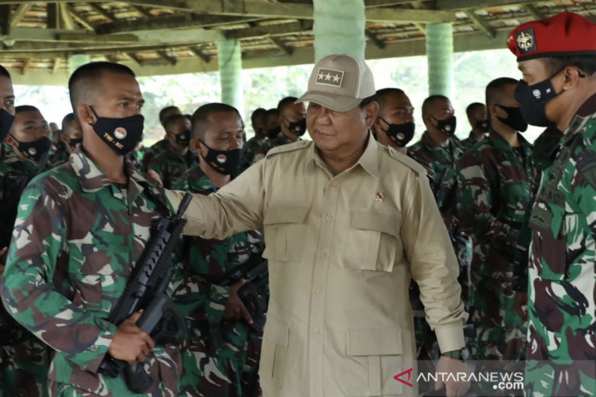 Menhan Prabowo tinjau latihan 2.500 siswa komponen cadangan di Bandung