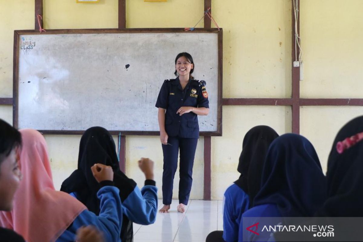 Bea Cukai Nanga Badau dorong sarang walet dan arwana eskpor ke Malaysia