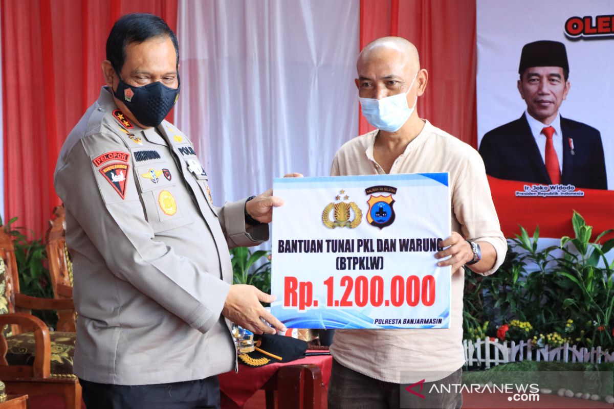 Kapolda Kalsel minta Bhabinkamtibmas kawal penyaluran bantuan PKL