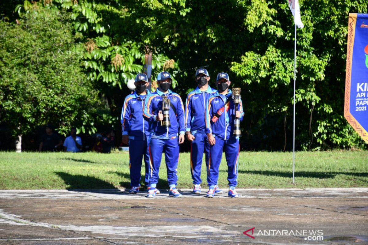 Bupati Sorong lepas peserta kirab api PON XX Papua