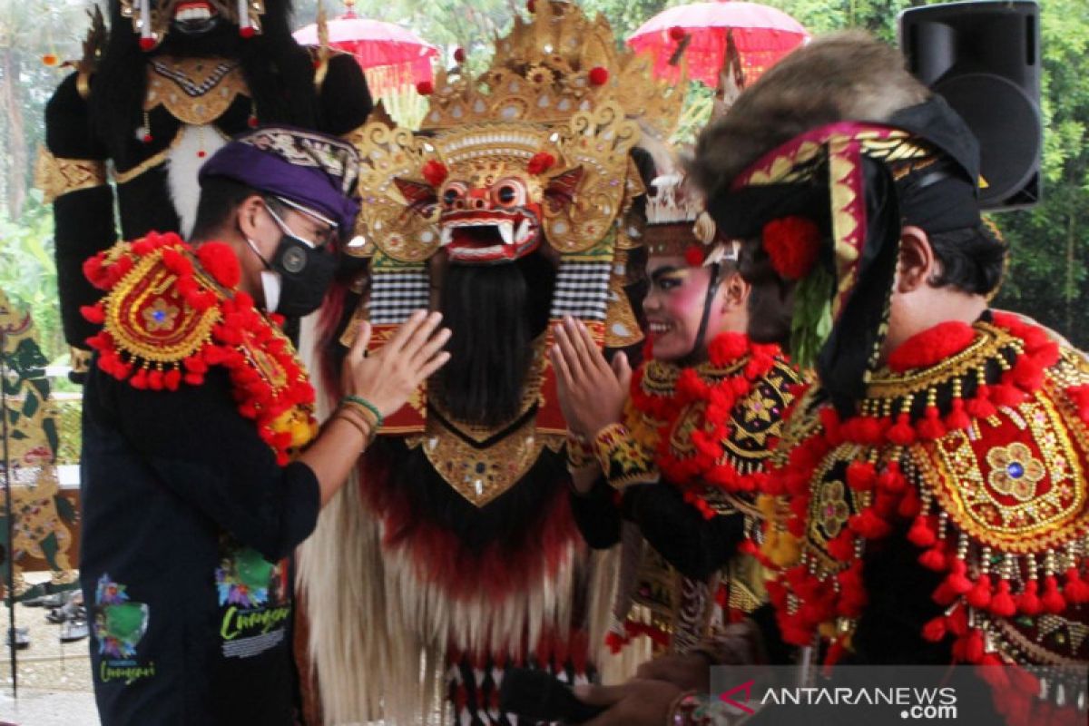 Penari Bali sebut Sandiaga Uno pemimpin idaman milenial