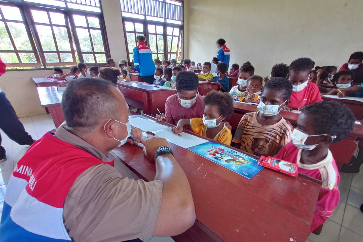 KPI Kasim bantu mengajar siswa SD dua tahun tanpa guru di Sorong