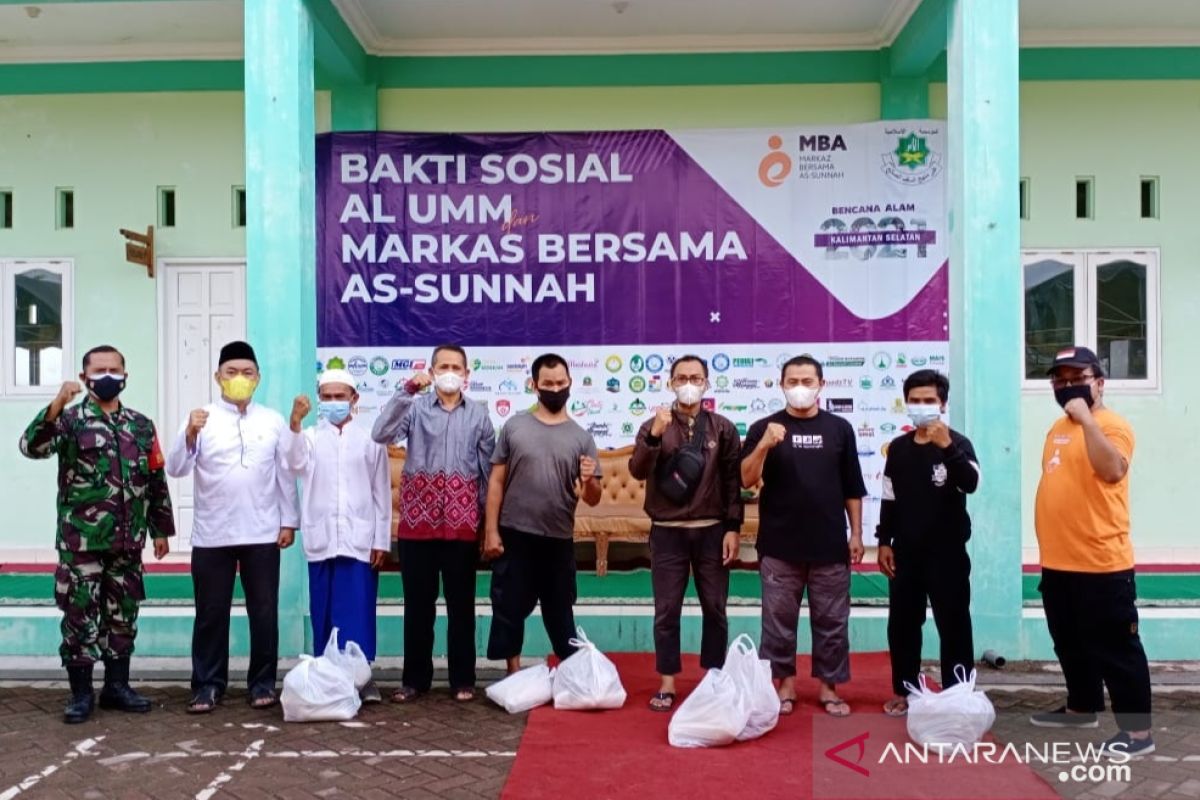 GPS Al-UMM dan MBA gelar bhakti sosial penyerahan 300 paket sembako