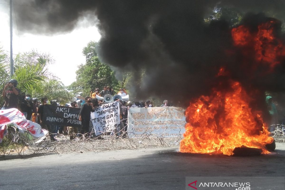 Demo peringatan dua tahun kematian Randi dan Yusuf memanas