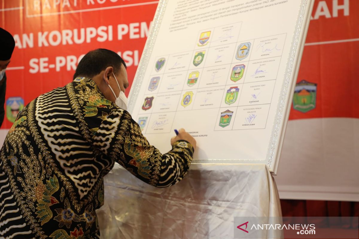 Di hadapan Ketua KPK, 12 kepala daerah di Jambi tandatangan komitmen tidak korupsi