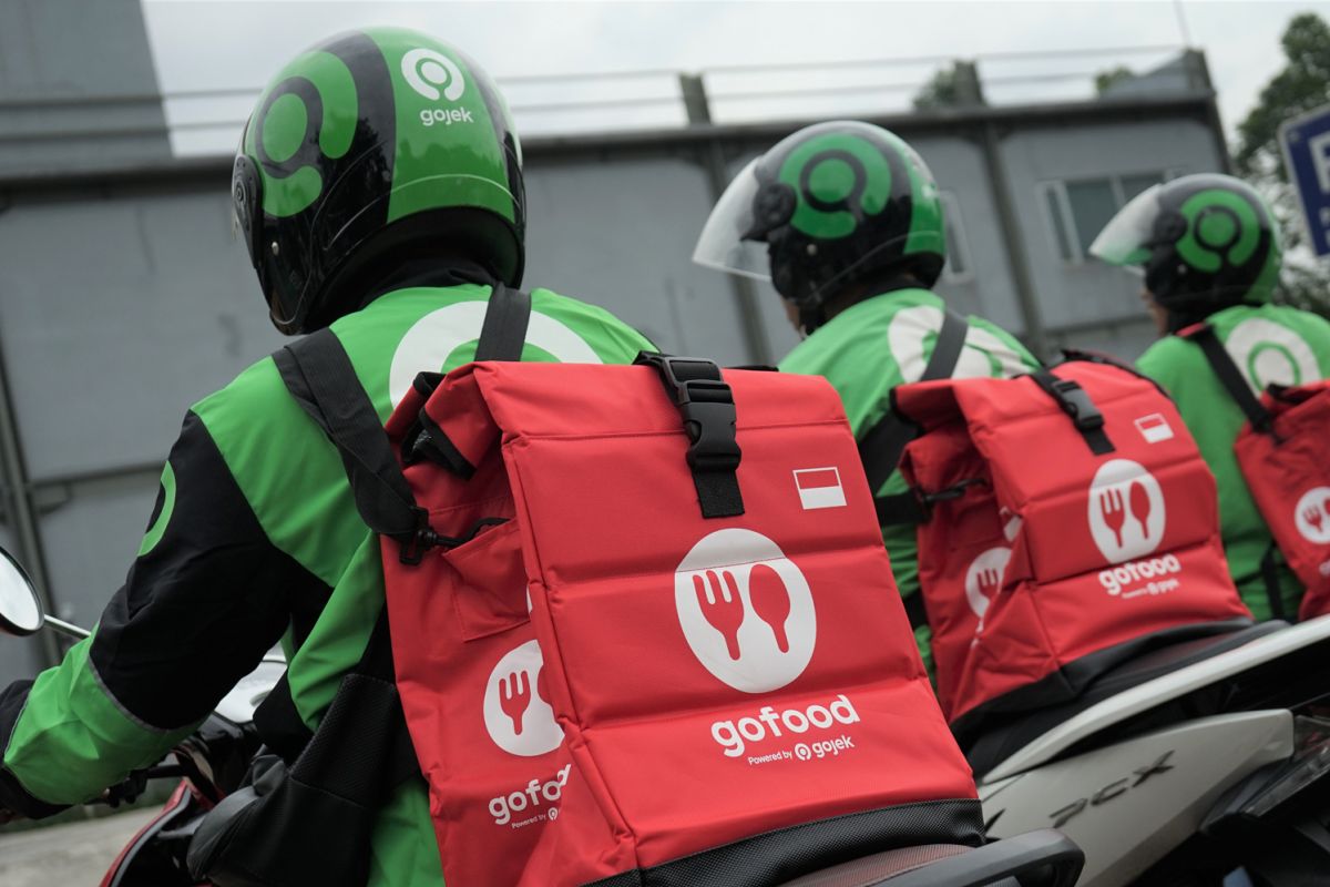 GoFood bagikan ribuan tas khusus pengantaran makanan untuk mitra driver di Jatim-Bali