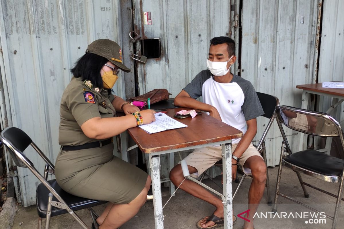 Tim Yustisi Denpasar tindak puluhan pelanggar prokes