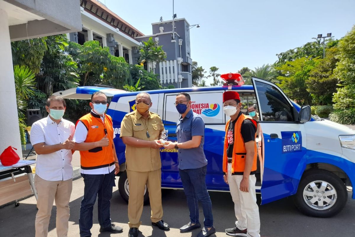 Yayasan Bersih bantu ambulans untuk percepatan vaksinasi di Kota Surabaya