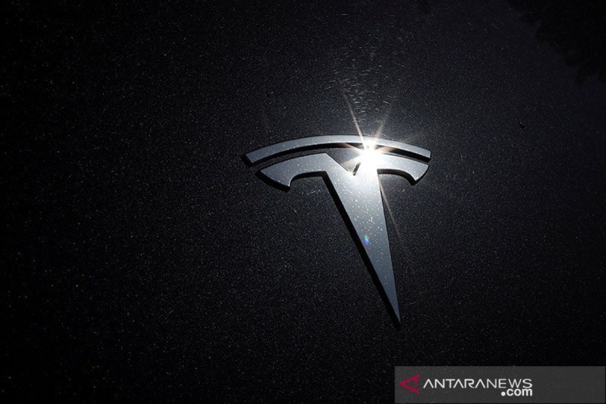 Tesla diam-diam naikkan harga empat kendaraan listrik