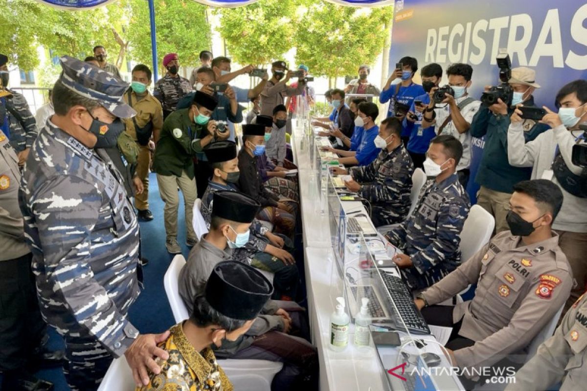 Kasal: Vaksinasi dukung persiapan belajar tatap muka santri di Cirebon