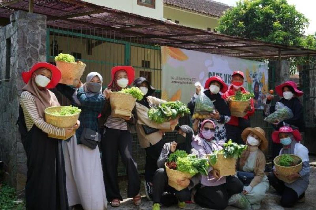 Care Visit libatkan muzakki tengok keunggulan zakat bagi petani di Lembang Bandung
