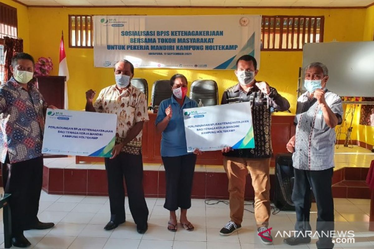 BPJAMSOSTEK Jayapura berikan edukasi warga Kampung Holtekamp Papua