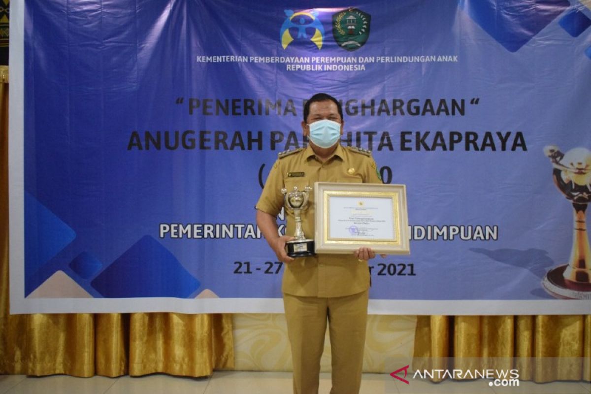 Wali Kota Padangsidimpuan terima penghargaan APE 2020