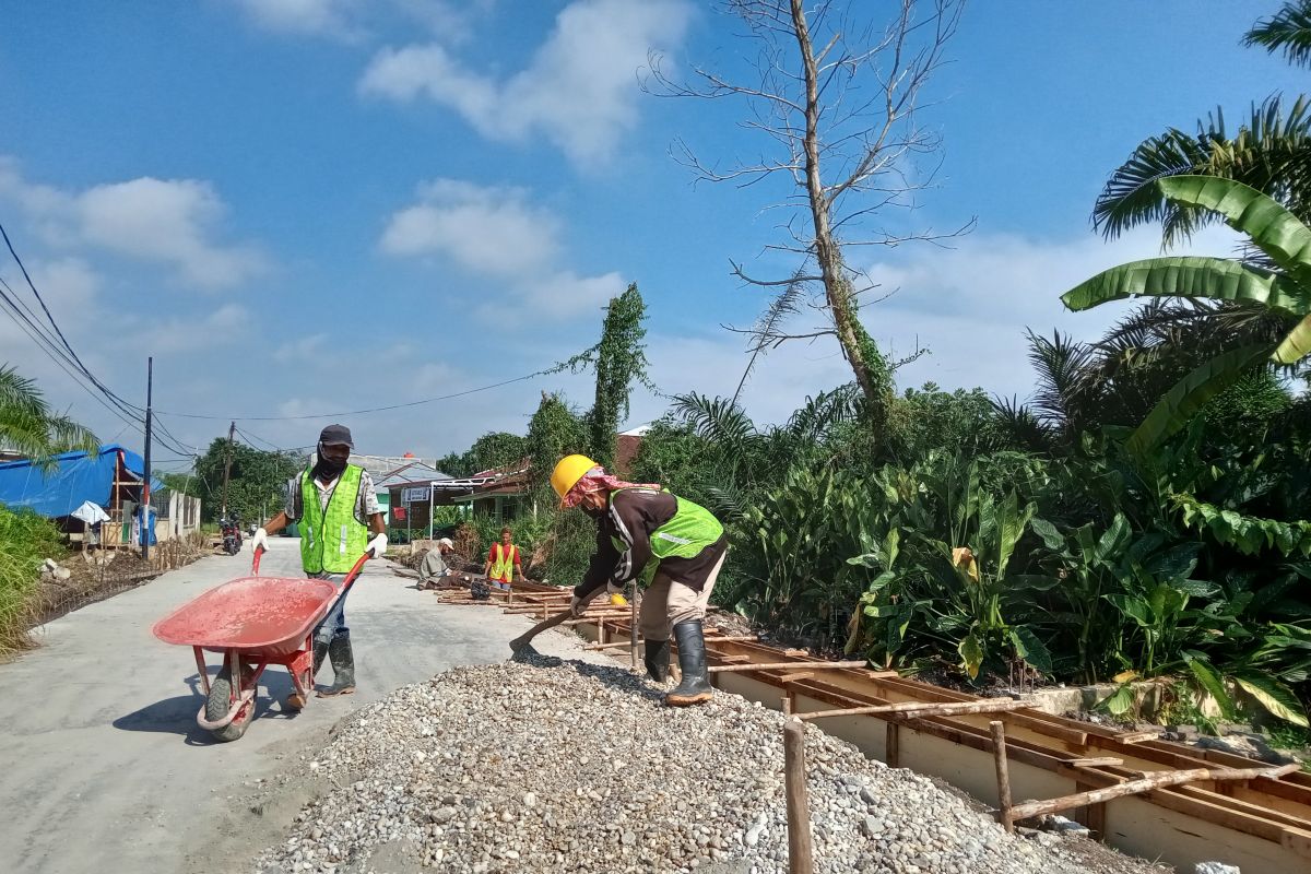 Riau gesa realisasi dana desa yang baru mencapai Rp930,59 miliar