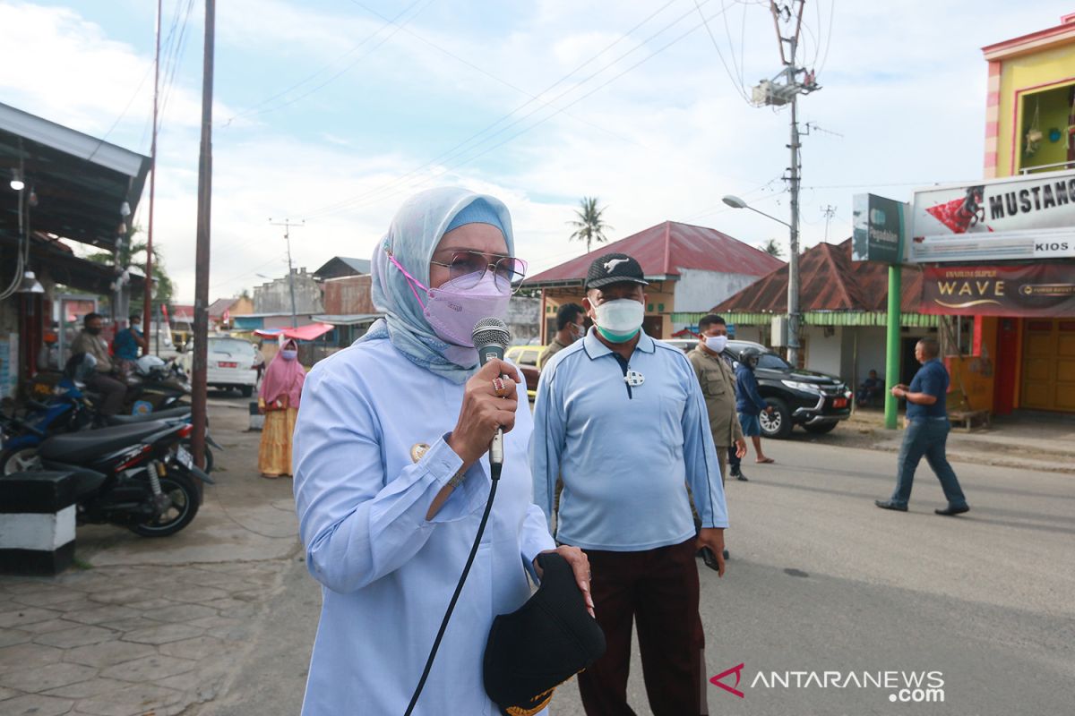 Pemkab Bone Bolango berikan bingkisan ke peserta vaksinasi