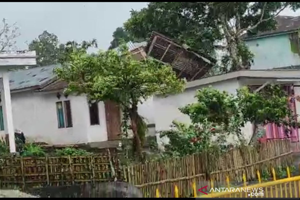 Puting beliung rusak rumah warga Desa Sempiang Kepahiang