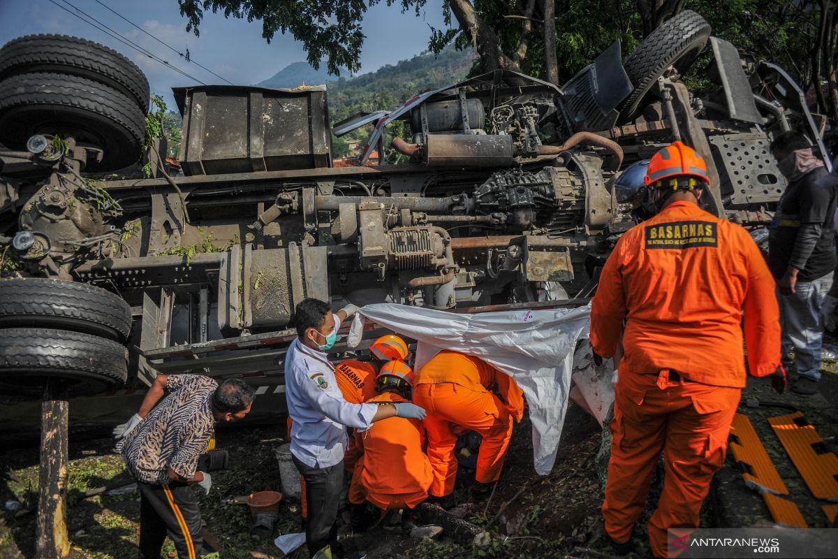 90 persen kecelakaan bus dan truk terjadi di jalan menurun