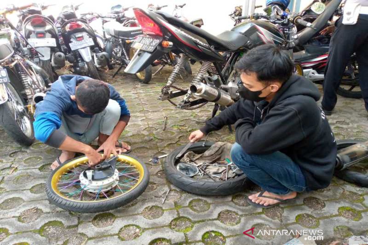 Polres Karanganyar periksa 29 sepeda motor "knalpot brong"