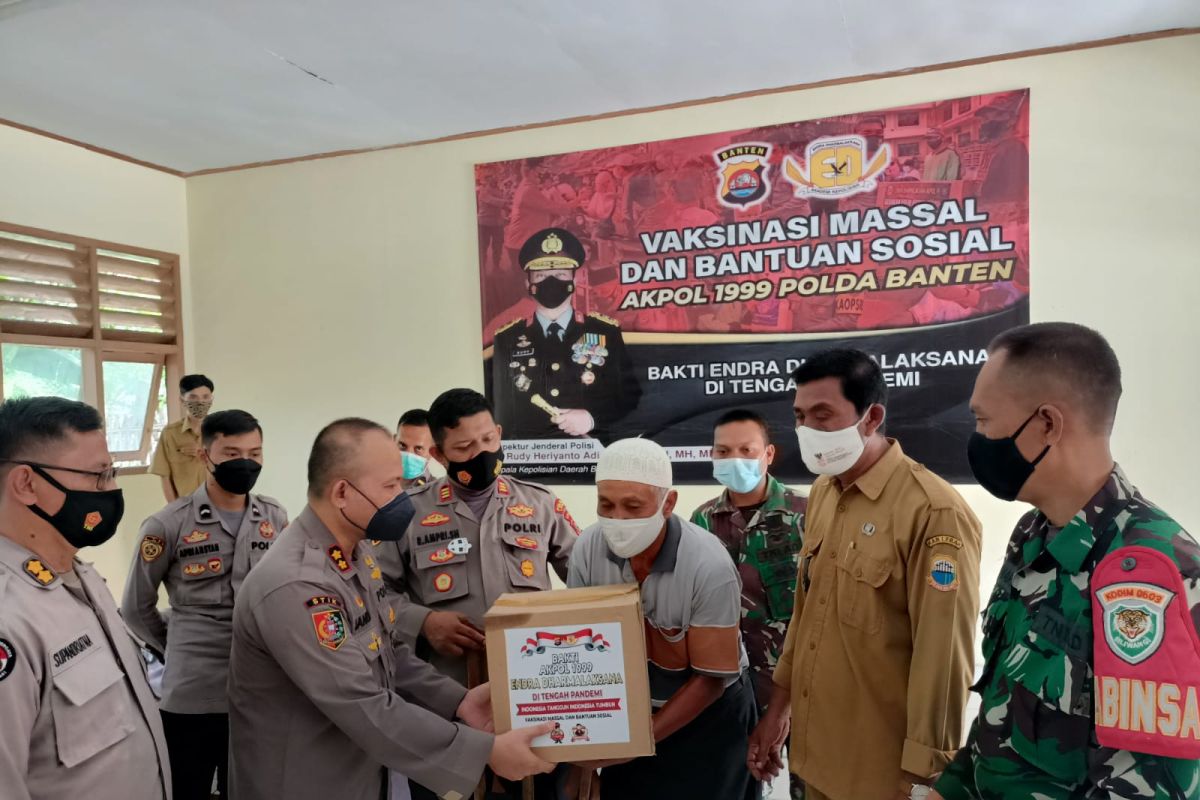 Alumni Akpol 1999 kembali melaksanakan vaksinasi berhadiah sembako di Banten