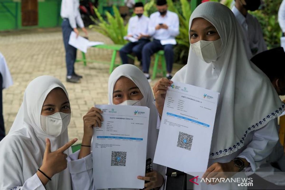 500 siswa MTsN 1 HSS ikuti vaksinasi dosis pertama