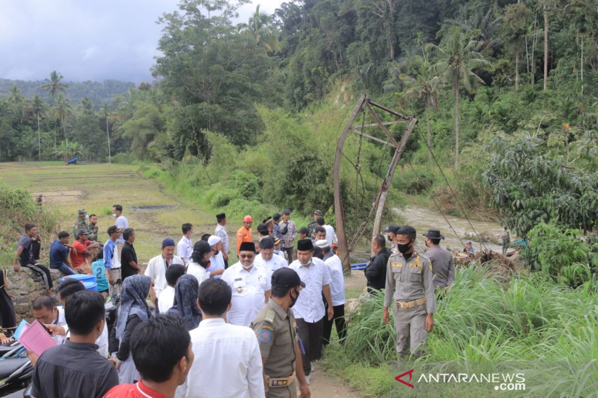 Bupati pasaman akan upayakan ini, terkait jembatan ambruk di Jorong Sungai Beremas