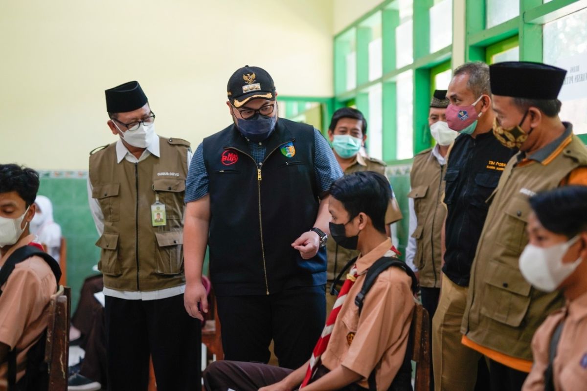 Bupati Kediri dorong gencarkan vaksinasi pelajar