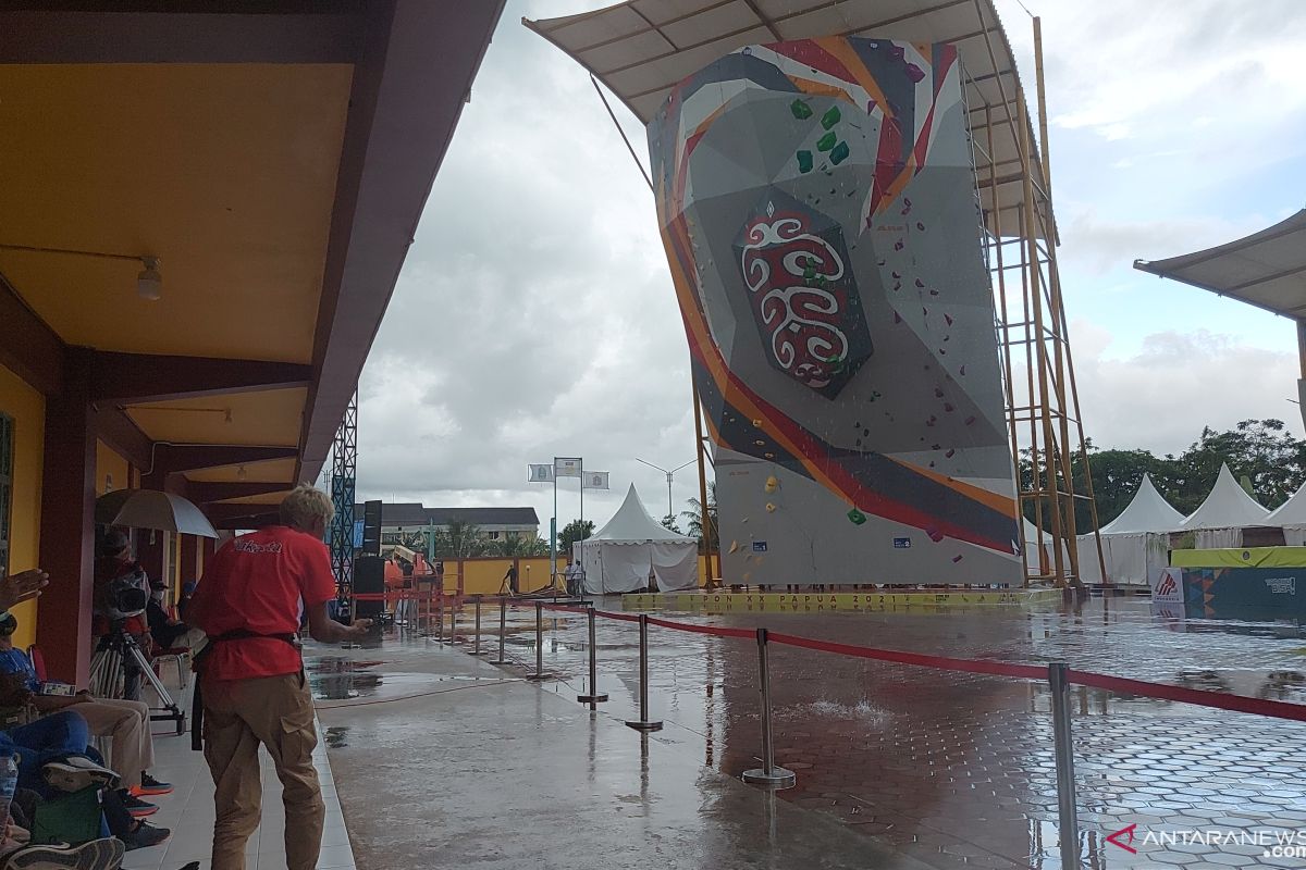 PON Papua - Hujan tunda babak final panjat tebing  nomor speed WR perorangan