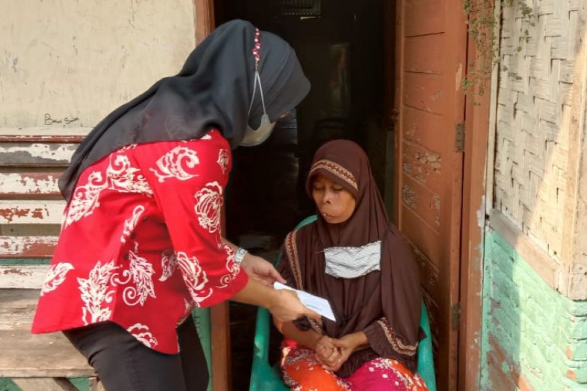 PDAM Tirtanadi beri santunan kepada penderita kanker mulut.