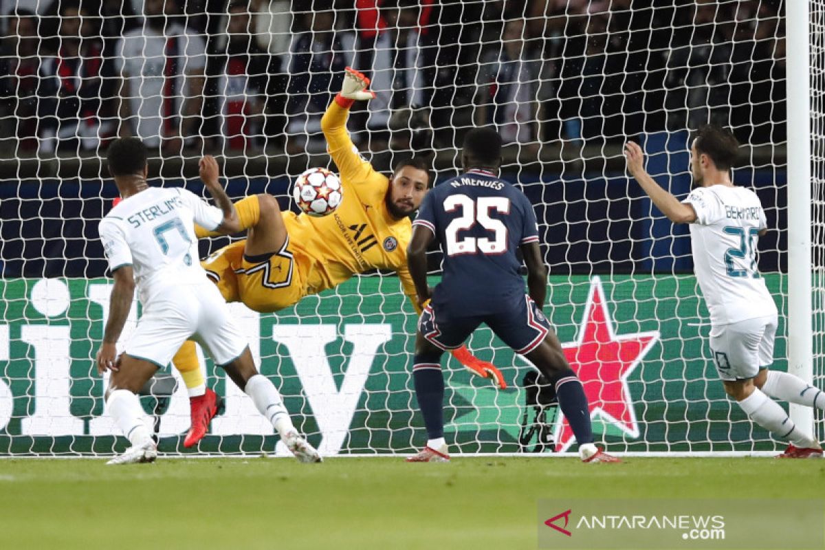 PSG dilaporkan akan rekrut kiper Lille Lucas Chevalier