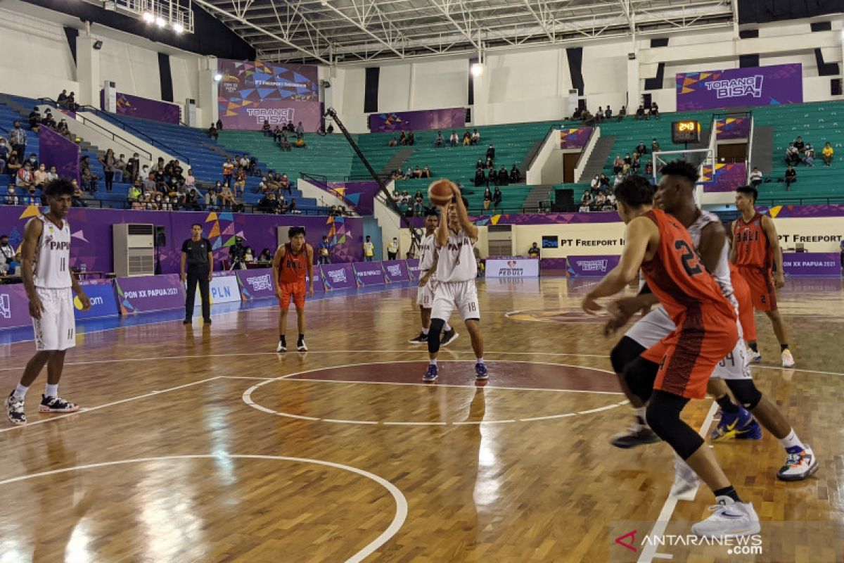 PON Papua - Tim basket putra Bali hempaskan tuan rumah Papua 67-41