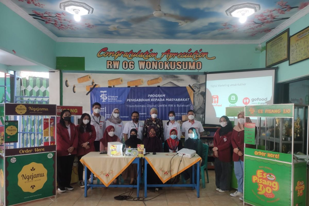 Kelompok UMKM Wonokusumo Surabaya dibekali pelatihan digitalisasi