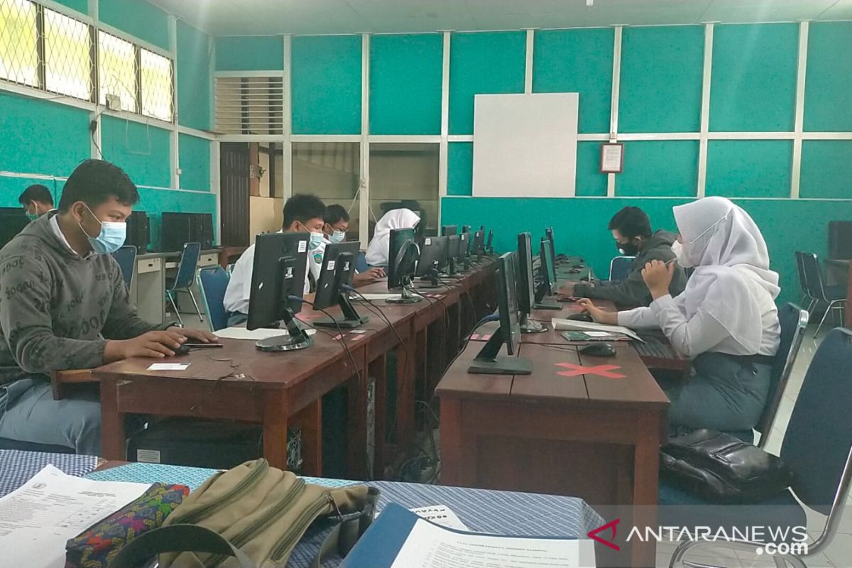 45 siswa  SMA di Singkawang ikuti Asesmen Nasional Berbasis Komputer