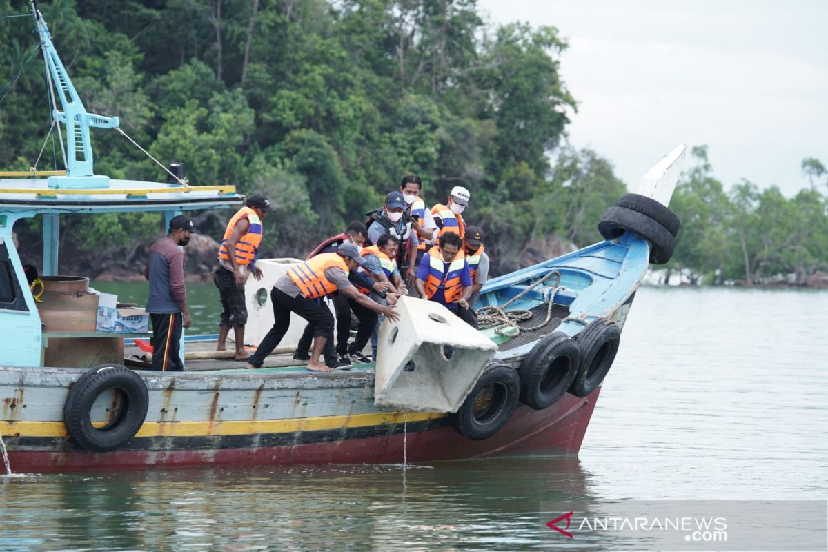 PT Timah bantu 50 unit rumpon untuk nelayan Mentok