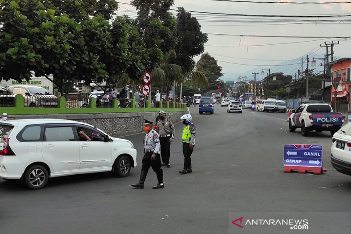 Penerapan ganjil genap jalur Puncak awal pemulihan perekonomian