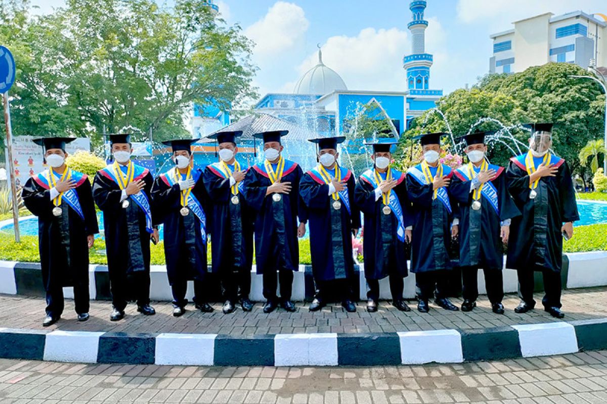 UMP wisuda 10 anggota Polri lulusan Magister Manajemen