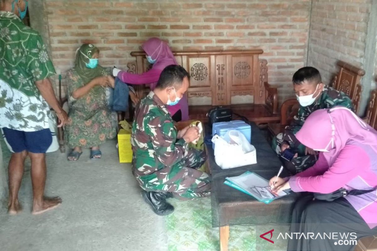 Kodim Lamongan datangi rumah lansia demi percepatan vaksinasi